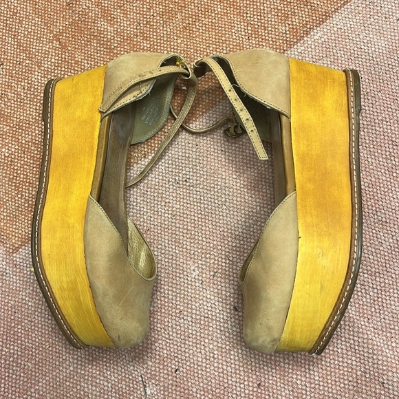 Wood platform tan shoes size 7 - Picture 5 of 5